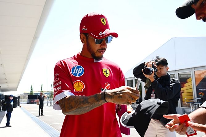 Lewis Hamilton's 4-word message to fans he met in an event ahead of the Imola GP