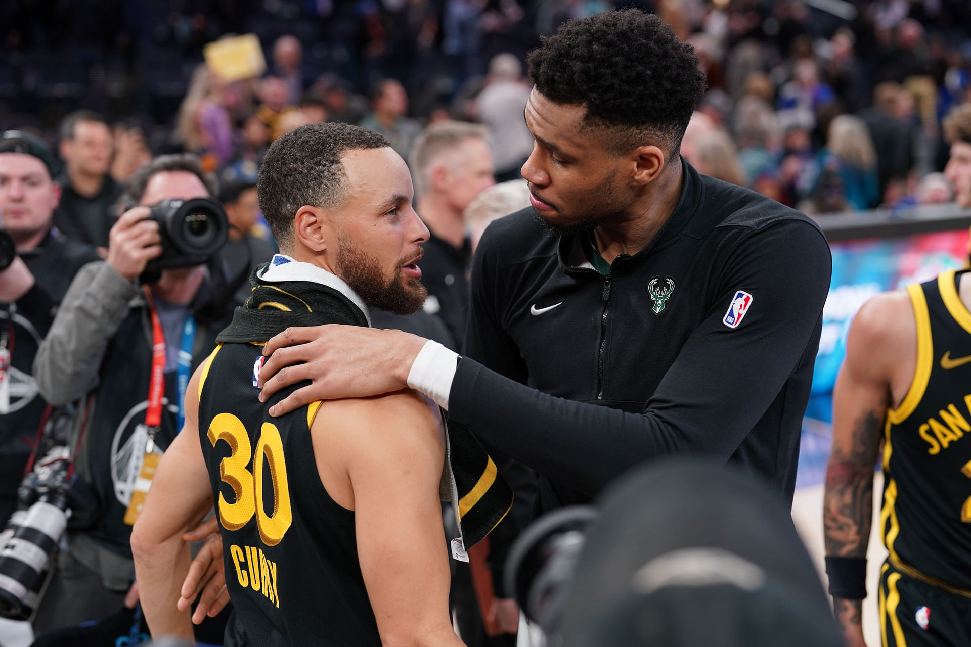 Fans react to the trade rumors about Giannis Antetokounmpo and the Warriors (Image Source: Imagn)