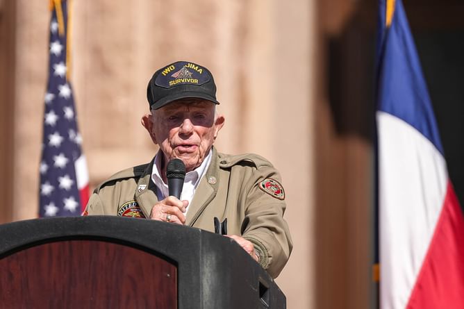 NASCAR insiders share heartfelt reactions to 100-year-old WWII veteran Corporal Don Graves’ Texas vocal performance