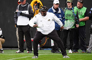 "Damn great shot dawg": Warren Sapp fans mesmerized by Hall of Famer's powerful stroke on golf course