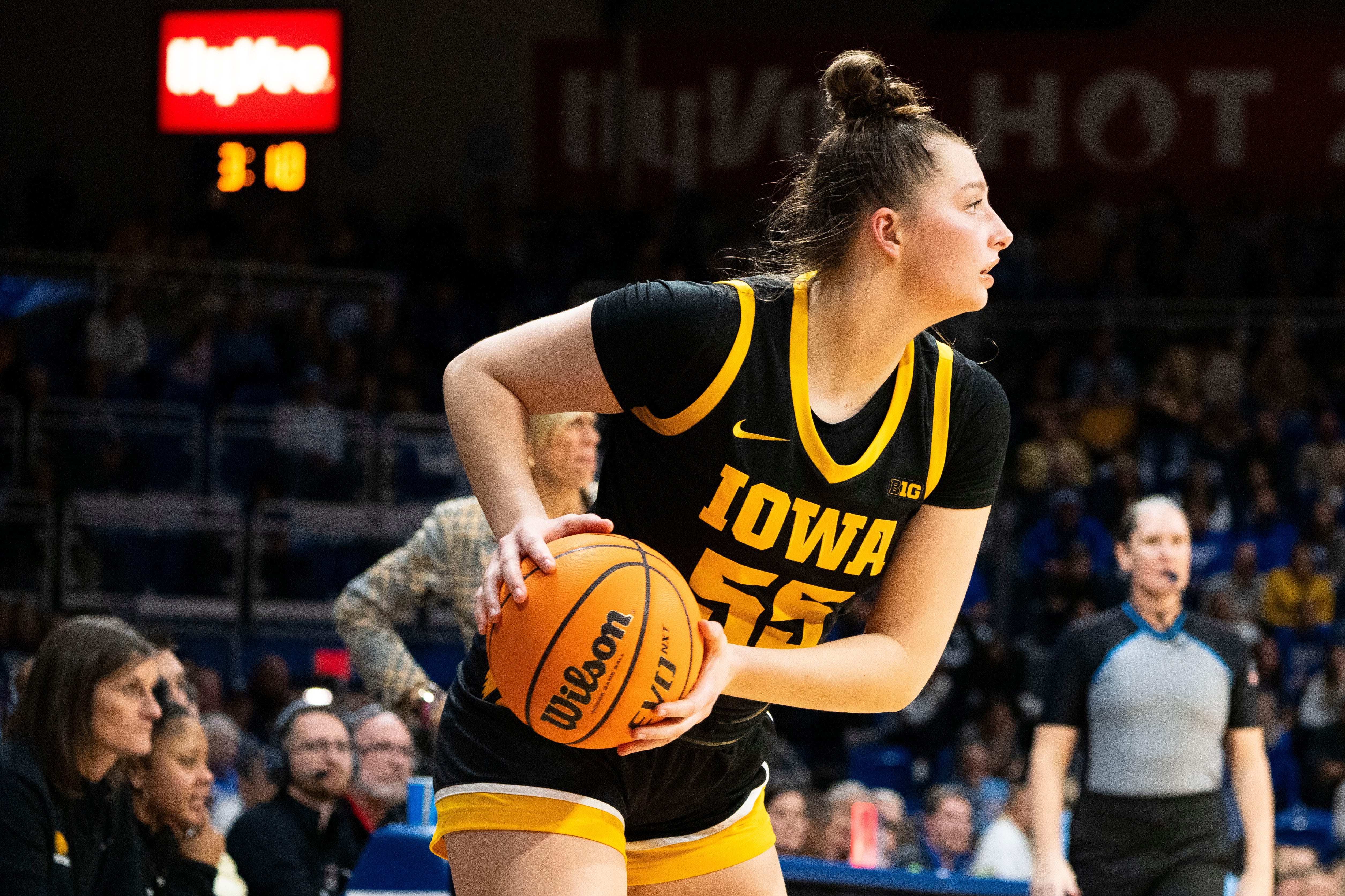 “US 3 >>>>> Gorilla”: Callie Levin, Kylie Feuerbach, Taylor Stremlow gush over teammate Teagan Mallegni’s snaps with Iowa stars