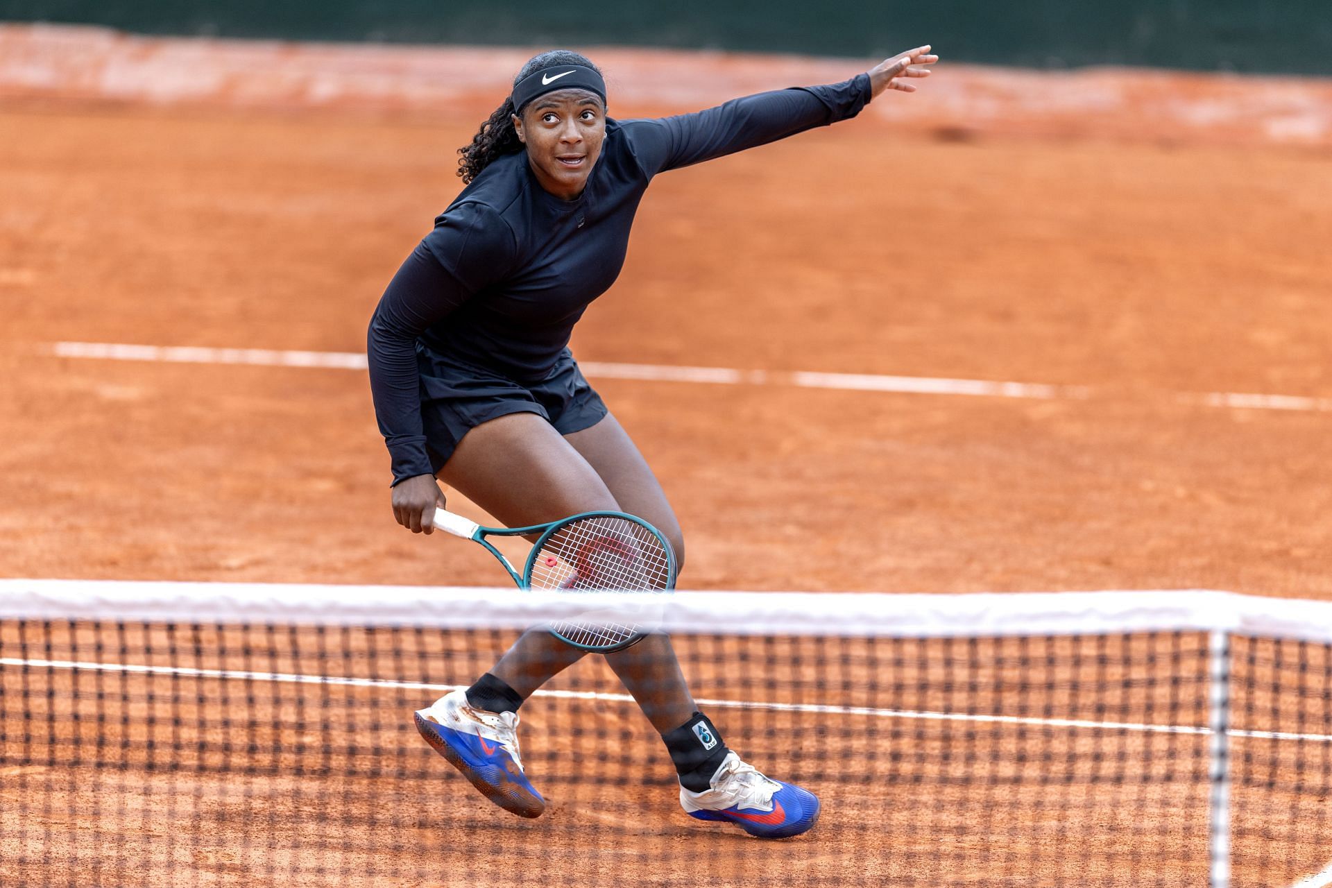 Baptiste tries to find her balance at the French Open 2025. - Source: Getty