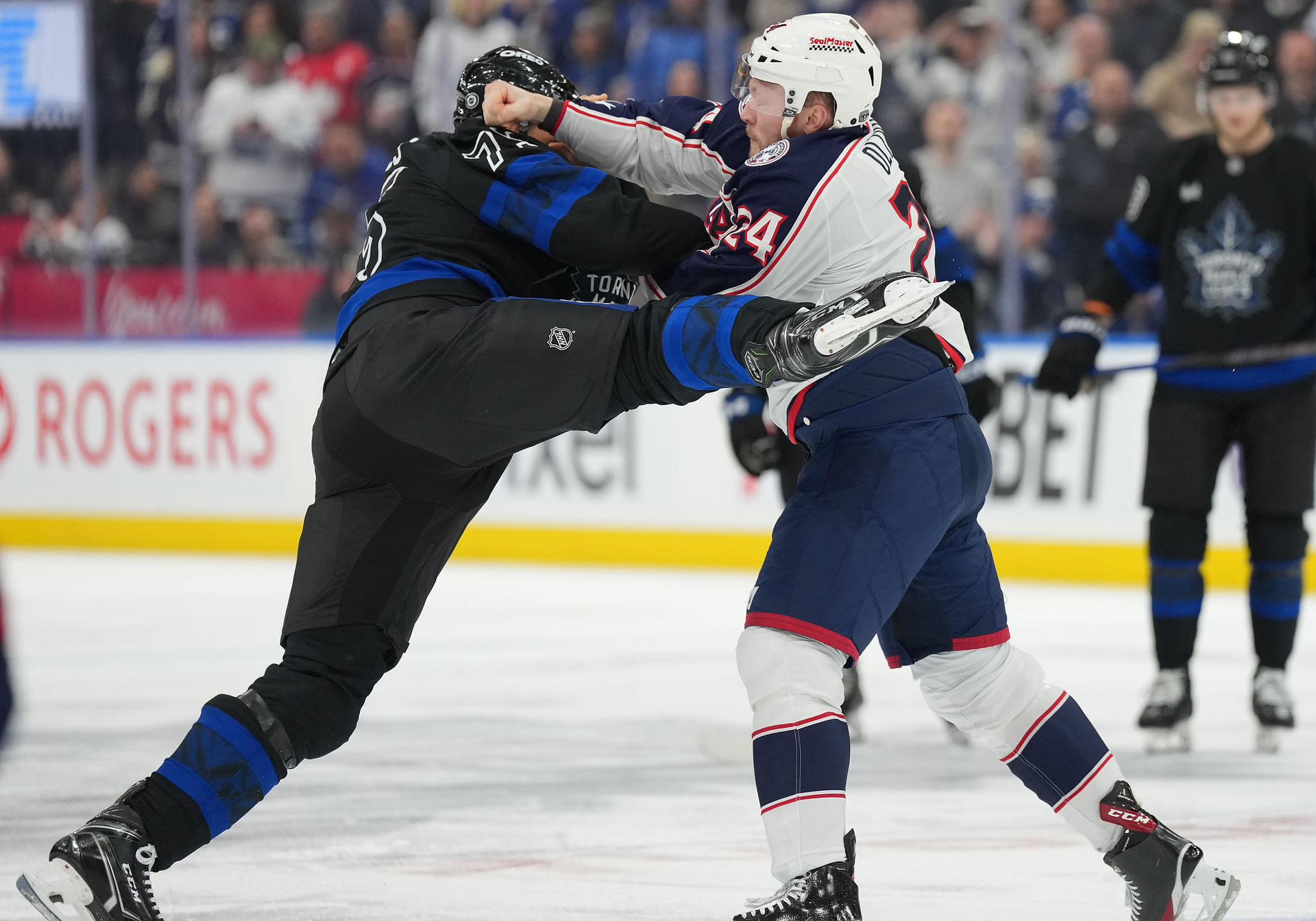 Reaves is not one to refrain from dropping the gloves if the situation warrrants it - Source: Imagn