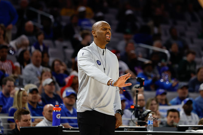Memphis HC Penny Hardaway reveals his coaching philosophy: "I give them a voice"