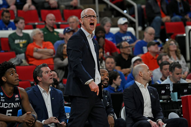 Dan Hurley confirms UConn’s return to Jimmy V Classic at MSG in 2025 during Dick Vitale Gala