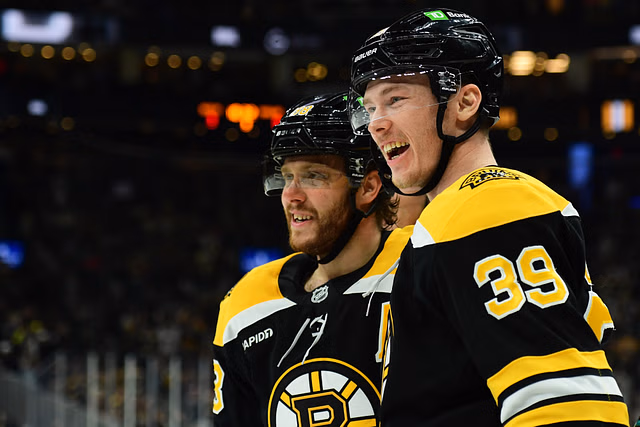NHL: Carolina Hurricanes at Boston Bruins - Source: Imagn