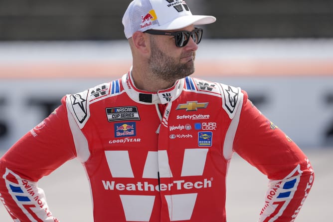 “I’m not willing to do stupid shit”: Shane van Gisbergen navigates cautiously amid his transition from Xfinity to Cup cars