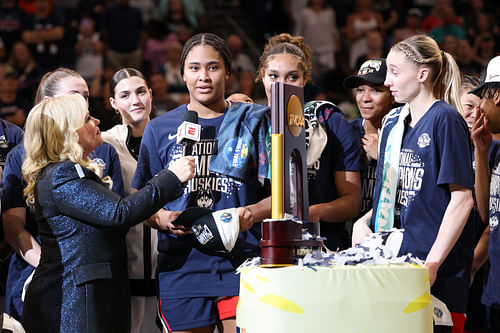 ESPN reporter Holly Rowe interviews UConn forward Sarah Strong (21) after the Huskies defeated South Carolina in the final of the 2025 NCAA Tournament. Photo: Imagn