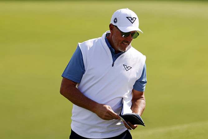 When Phil Mickelson slammed those who believed he grew up with a silver spoon: "I wasn't a country-club kid"