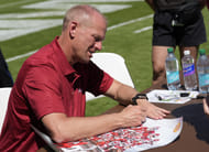 Kalen DeBoer signs autographs - Source: Imagn