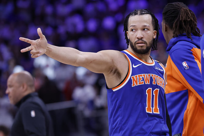 Watch: Mike Breen brings out iconic "Bang! Bang!" call after Jalen Brunson's game-winner