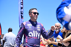 “He was an open book”: Alex Bowman shows gratitude to NASCAR GOAT ahead of landmark start