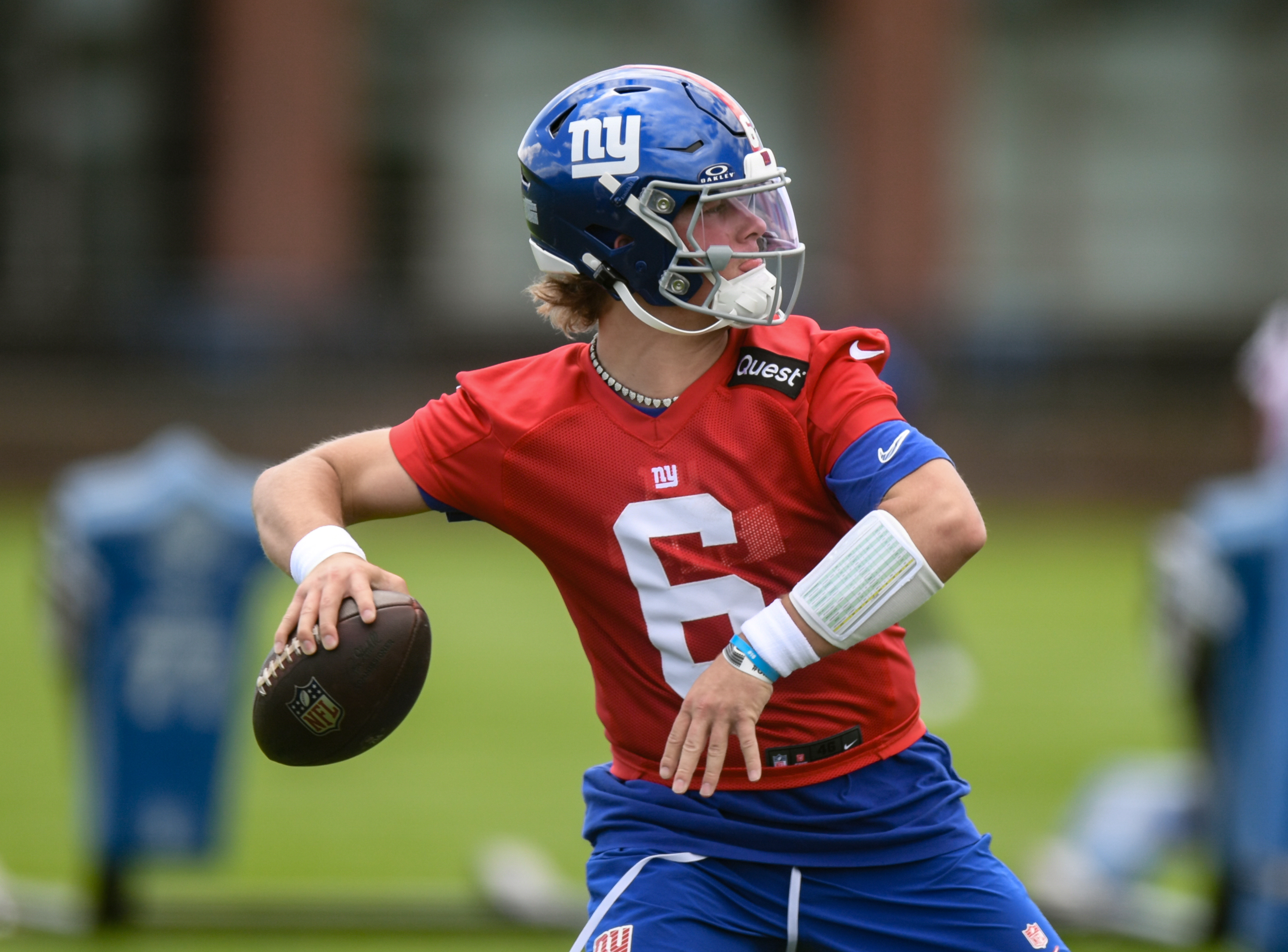 “Trash” “Shedeur clear”: NFL fans react to Giants QB Jaxson Dart signing $17,000,000 rookie deal