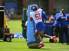 1 month after eyeing Lawrence Taylor's retired jersey, Abdul Carter comes face-to-face with Giants icon