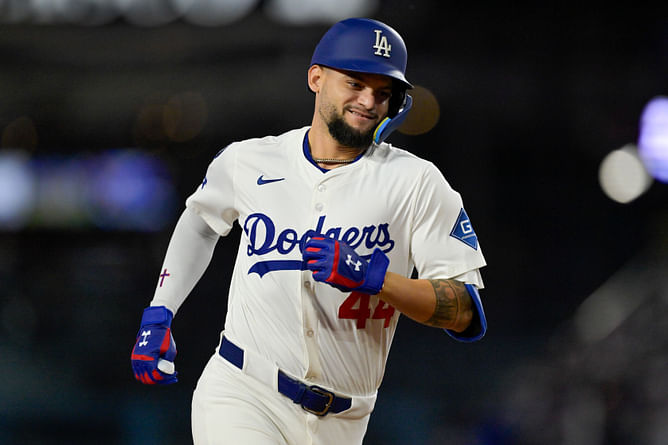 Top MLB DFS Picks Today: DraftKings and FanDuel ft. Pavin Smith, Andy Pages, and more for 8-game main slate on May 17, 2025