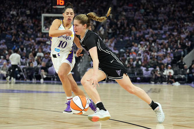 Iowa star Jada Gyamfi drops 1-word reaction to former teammate Kate Martin's smiling ear-to-ear before Sparks game