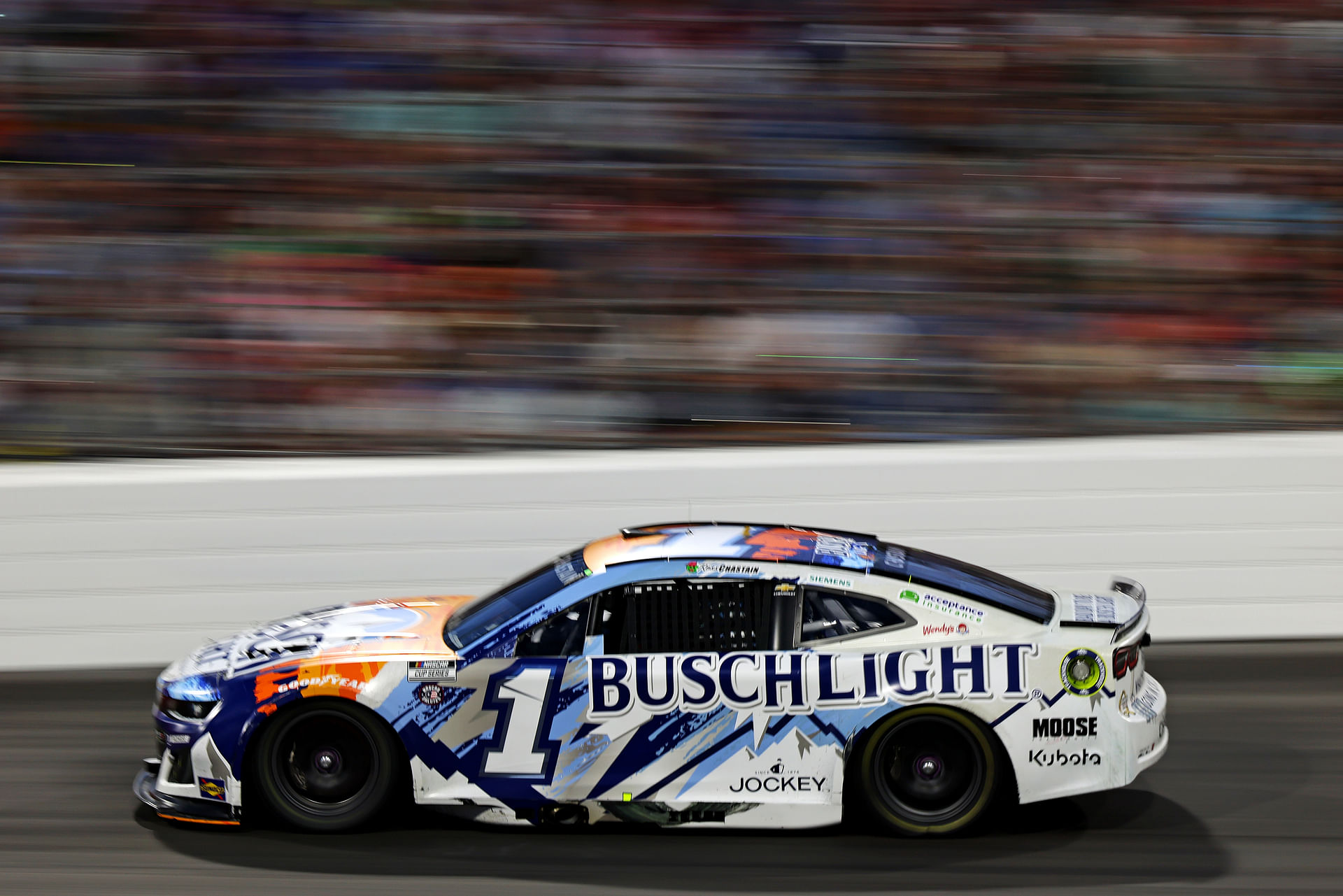 Ross Chastain (1), pilot série NASCAR Cup (1) Počas tepelných pretekov pre všetky preteky z North Wilkesboro Speedway - Zdroj: Imagn