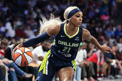 NaLyssa Smith sums up girlfriend DiJonai Carrington's no-nonsense reaction to hard foul in 3 words