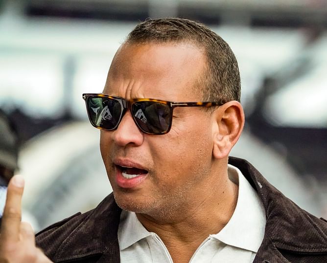 Alex Rodriguez catches up with 'legend' John Calipari at Timberwolves vs. Thunder playoff game