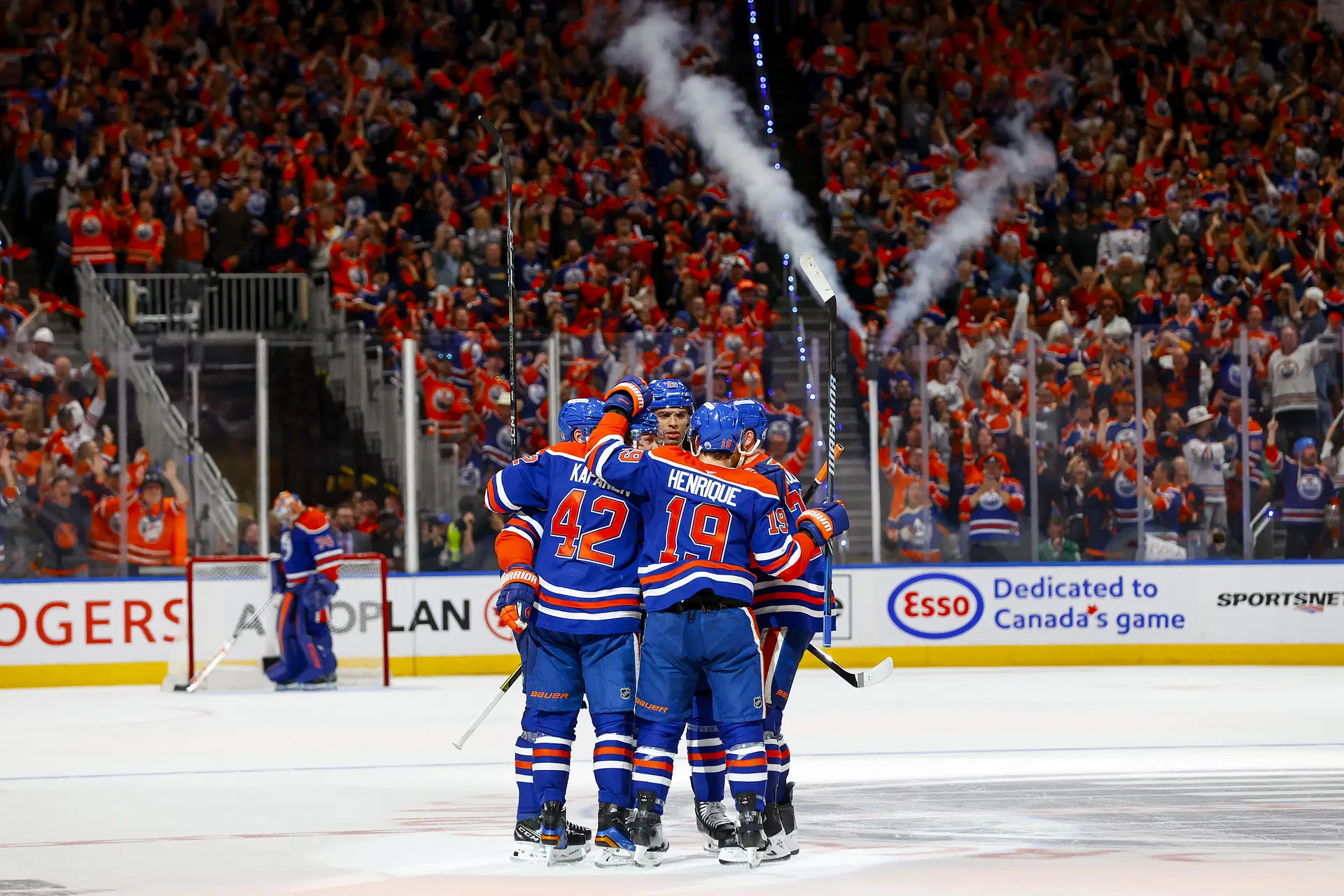 May 27, 2025; Edmonton, Alberta, CAN; Edmonton Oilers right wing Kasperi Kapanen (42) and the Oilers celebrate an empty net goal by Kapanen to seal the Oilers victory over the Dallas Stars during the third period in game four of the Western Conference Final of the 2025 Stanley Cup Playoffs at Rogers Place. Mandatory Credit: Perry Nelson-Imagn Images - Source: Imagn