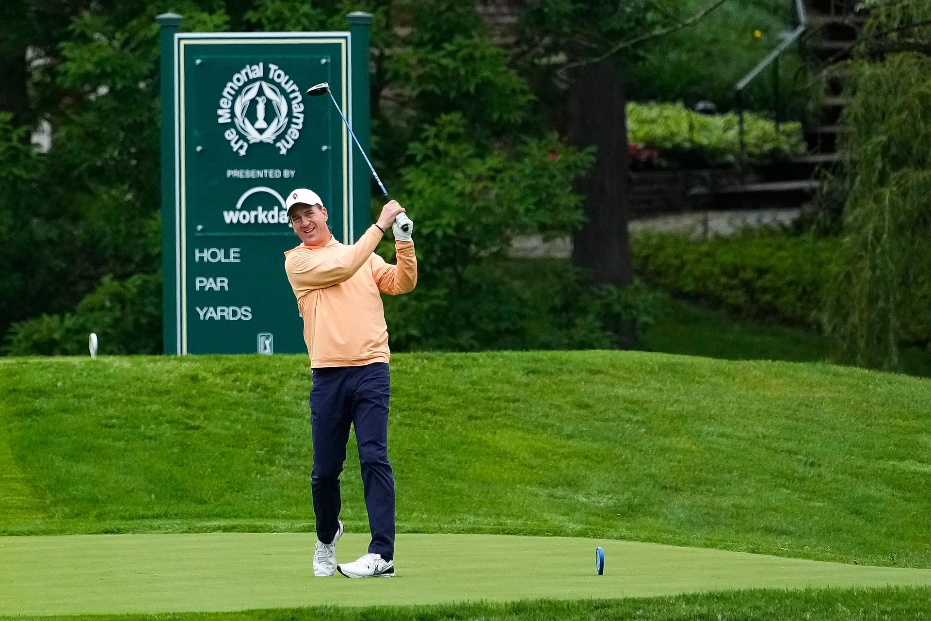 $160M ex-NFL star drops 3-word reaction to brother Peyton Manning hitting a house at Golden Bear Pro-Am