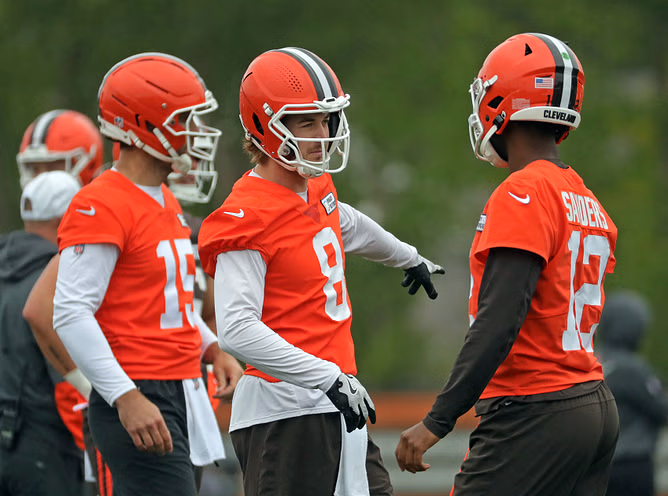 Ex-Lions QB reveals reason for leaning toward Shedeur Sanders or Dillon Gabriel over Joe Flacco for Browns QB1