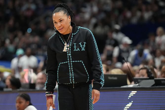 Dawn Staley shares wholesome message as South Carolina HC's "Uncommon Favor" becomes New York Times Best Seller