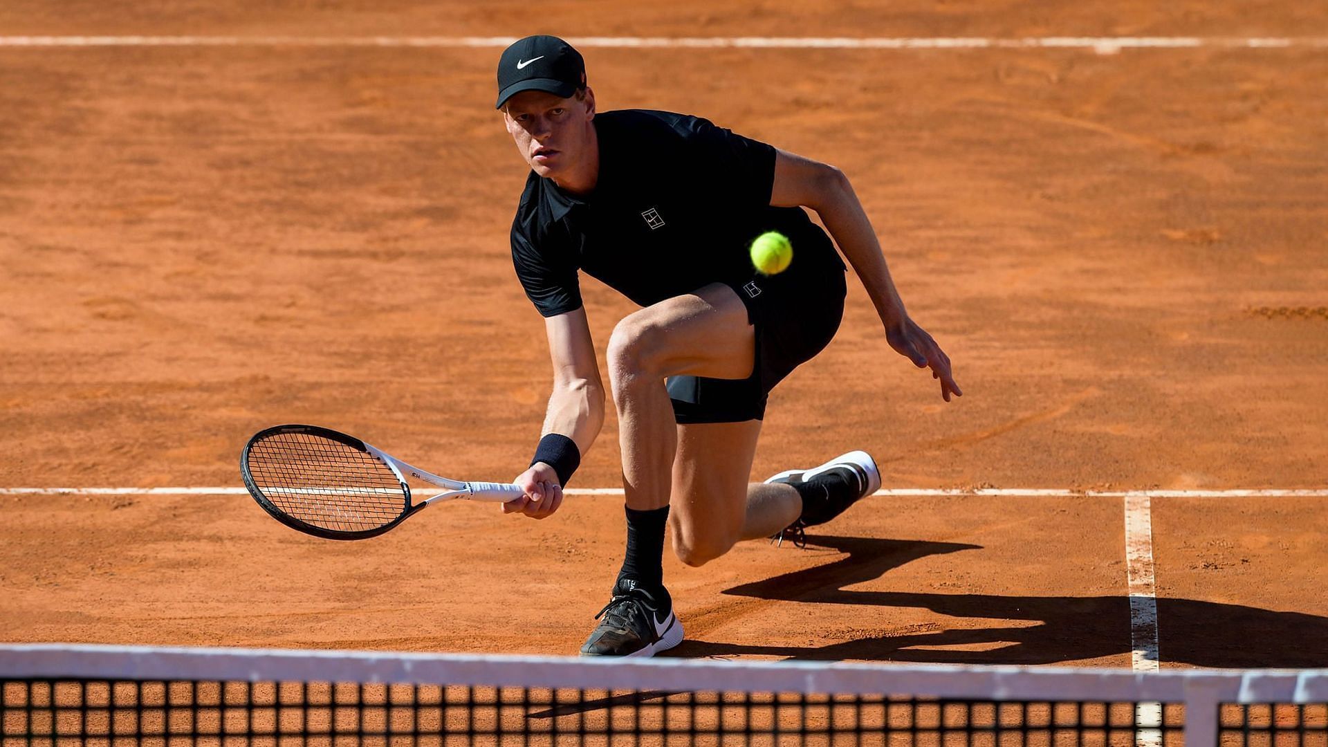 Jannik Sinner gets hit in the face by ball while returning serve during Italian Open 3R win | Image Source: Getty