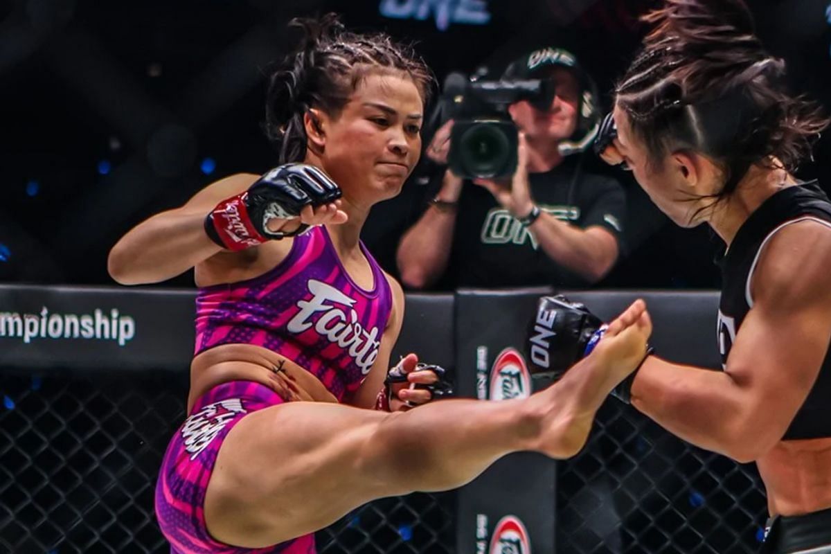 Stamp Fairtex fighting Ham Seo Hee | Image credit: ONE Championship