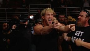 WWE Raw के बाद वर्ल्ड हैवीवेट चैंपियन पर हुआ हमला, दुश्मन ने चुपके से जड़ दिया खतरनाक पंच, देखें वीडियो