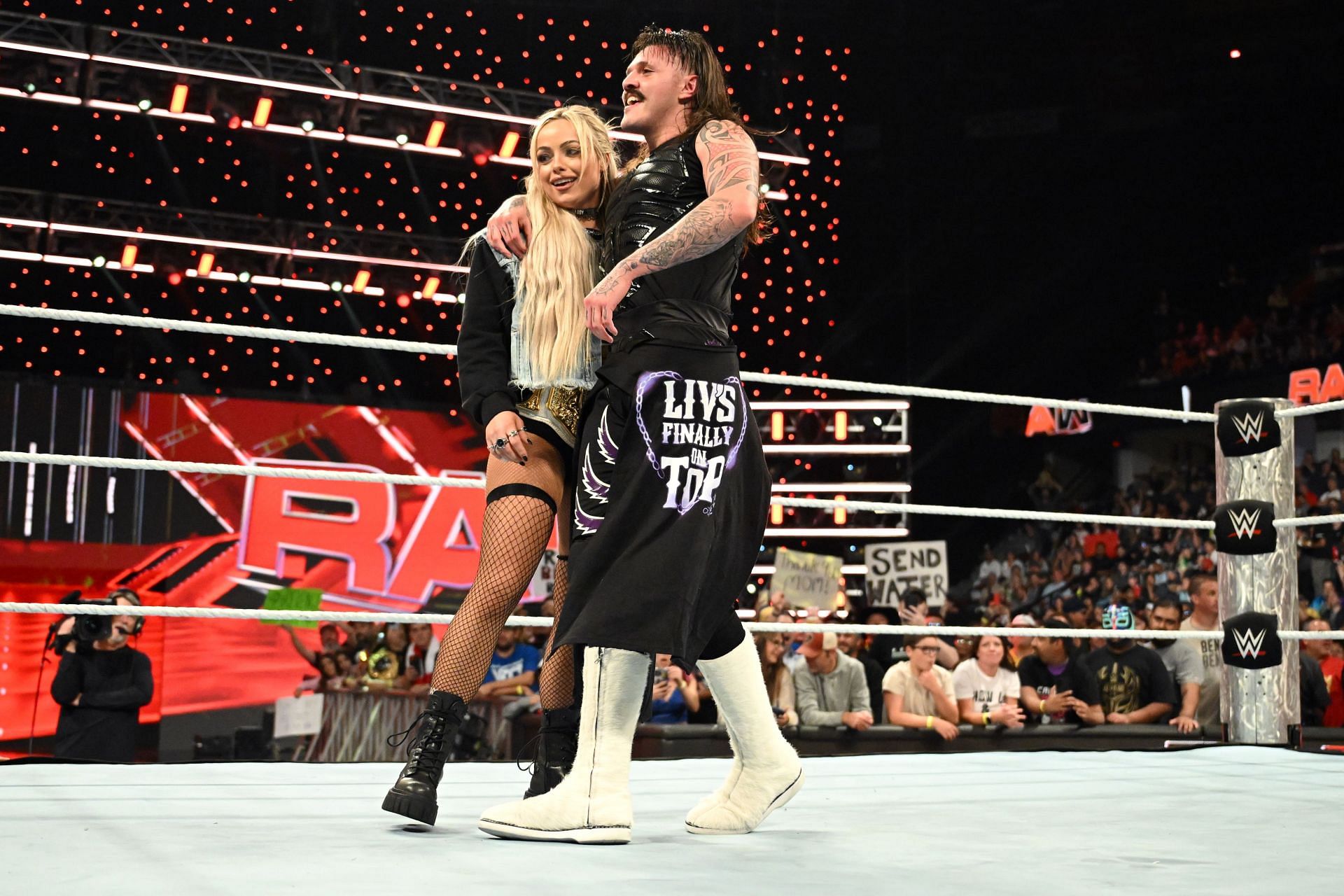 Monday Night RAW - Source: Getty