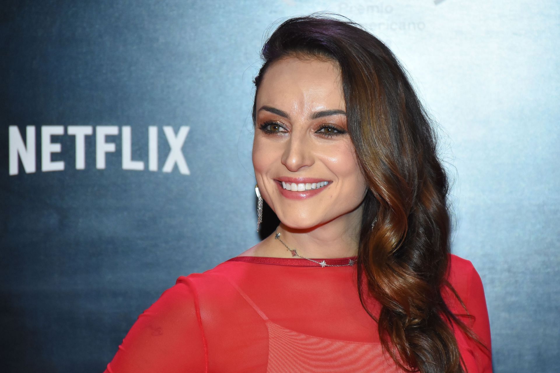 Marimar Vega poses for photos during the red carpet (Image via Getty)
