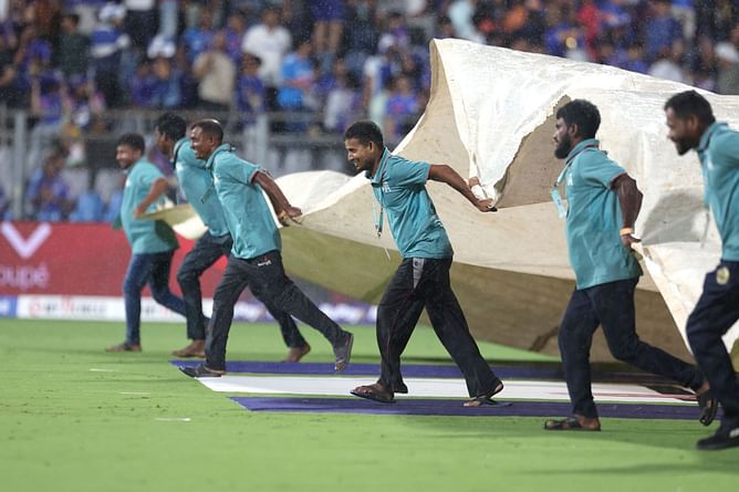 Branches fly off in storm outside Wankhede Stadium during MI vs GT IPL 2025 match [Watch]