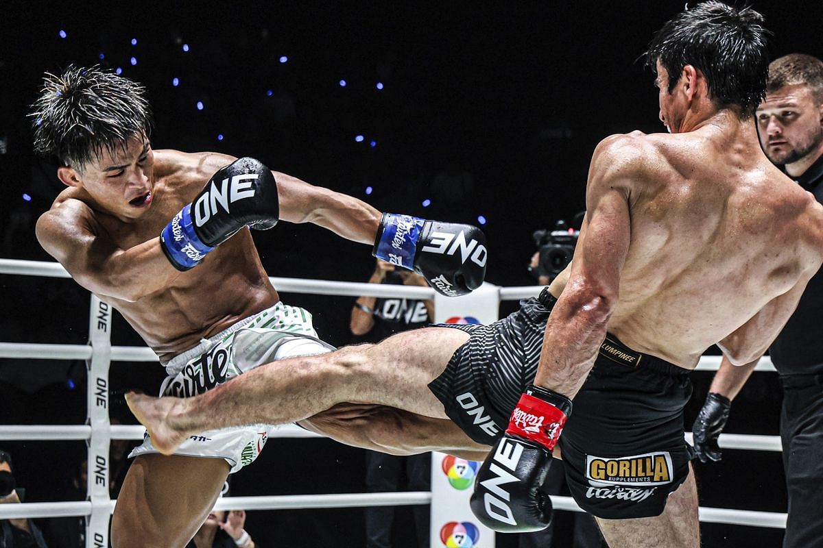 (From left) Yuki Yoza and Elbrus Osmanov trading shots at ONE Friday Fights 109.
