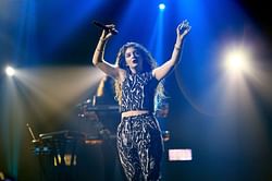 "She's clearly a junkie"— Internet reacts to Lorde opening up about psychedelic therapy being a "cornerstone" to her well-being