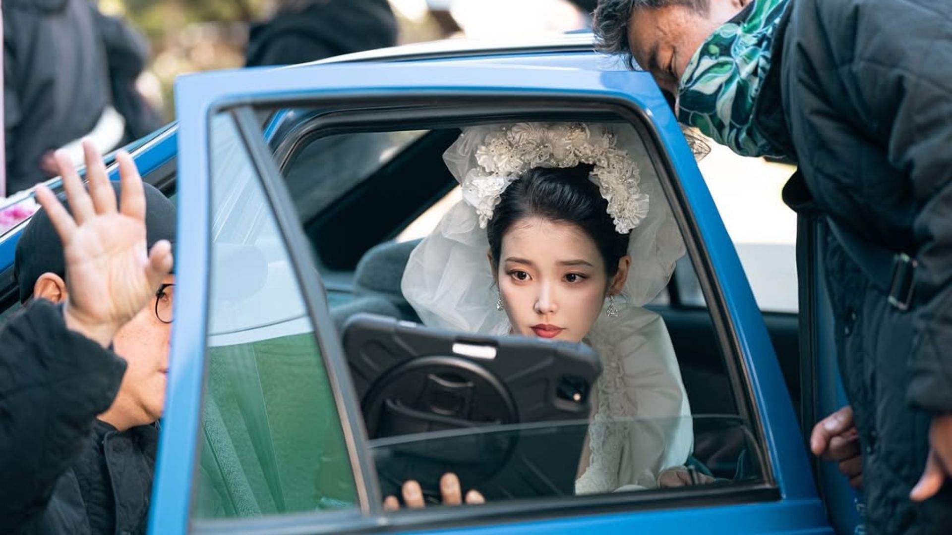 The production crew of When Life Gives You Tangerines is under fire for alleged mistreatment of the staff 