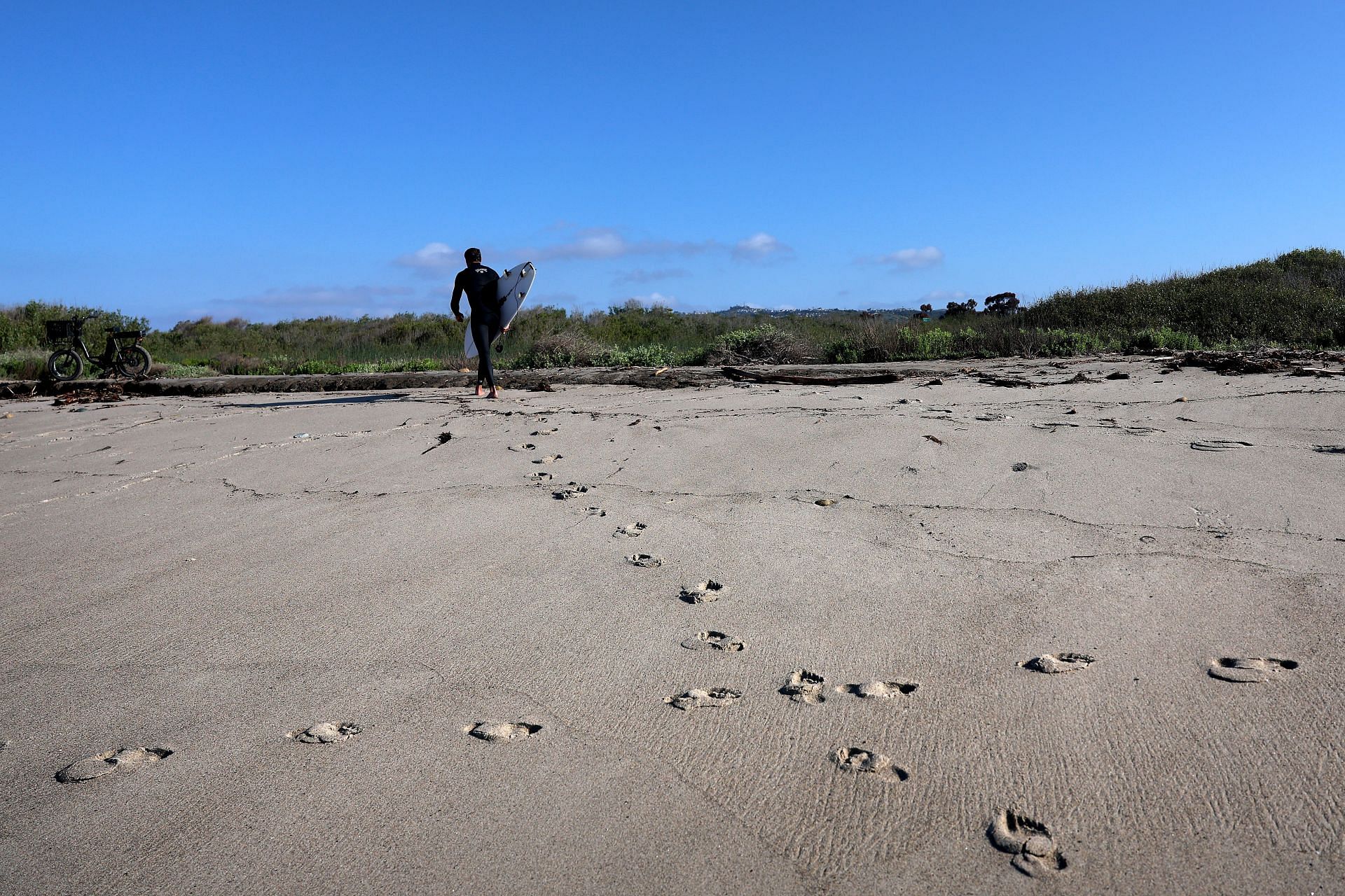 One of the beaches in the Los Angeles area (Image via Getty)