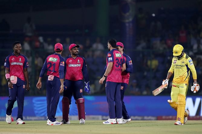 RR star spotted at Bandra restaurant in Mumbai post team's IPL 2025 exit [Watch]