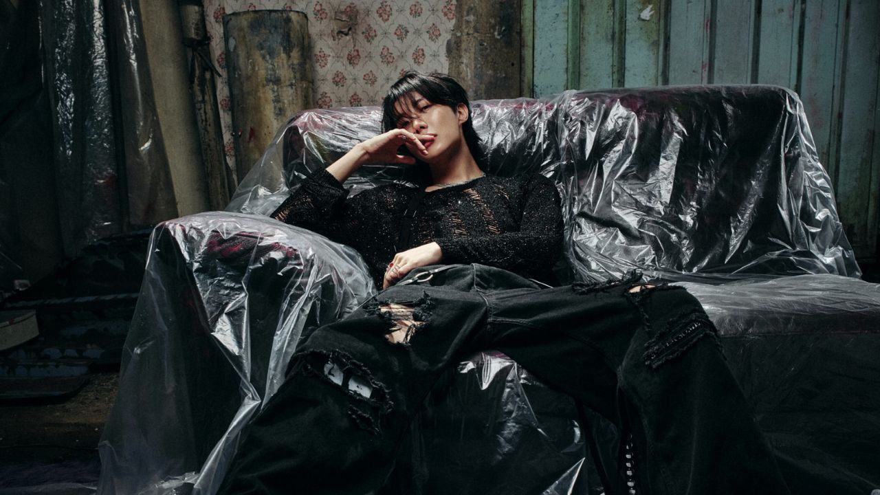 "The way he is giggling"- Fans react as BTS' j-hope reveals his ripped look for Killin' It Girl mirrored the "survival muscles" he gained in military