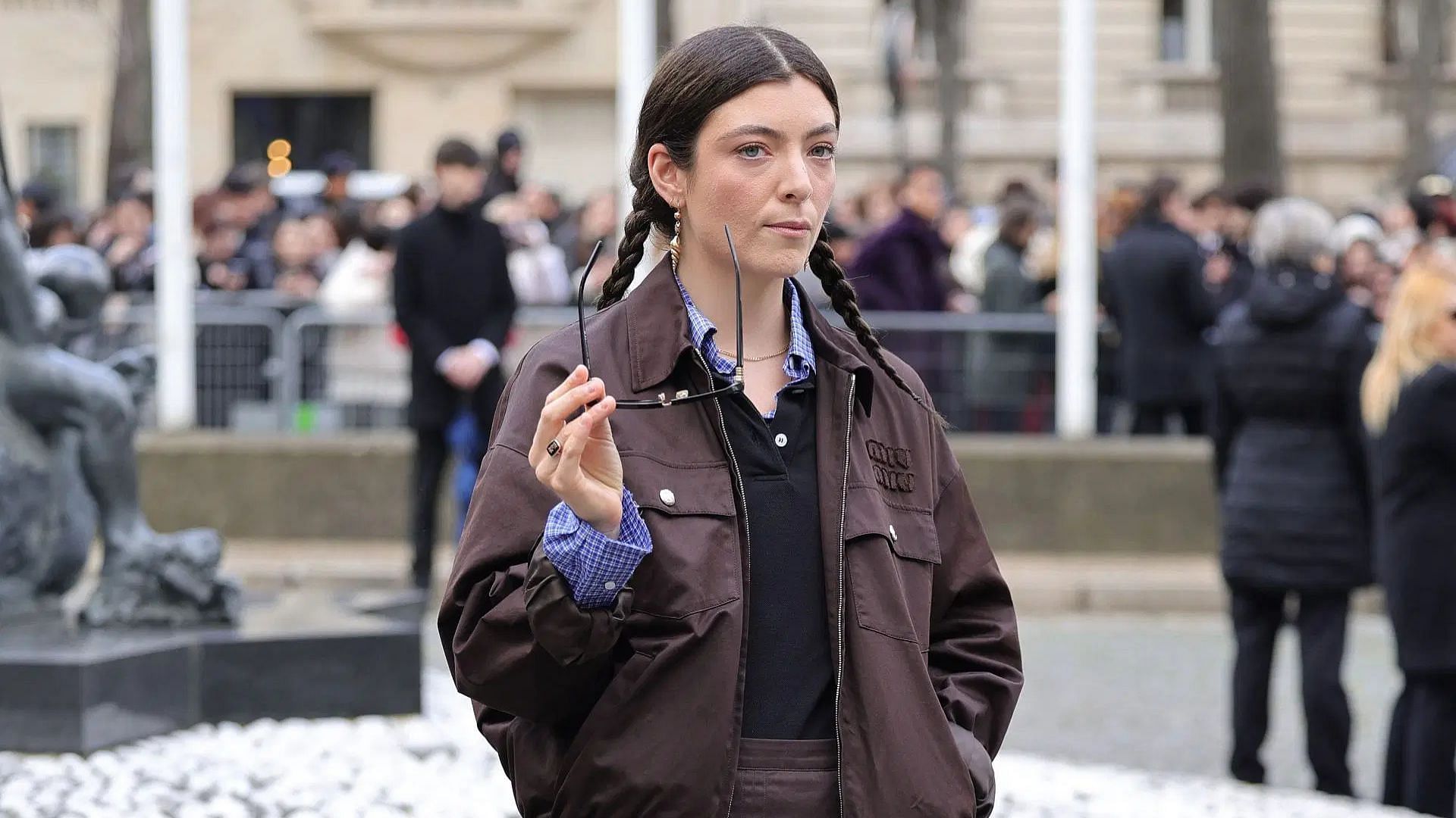  Lorde attends the Miu Miu Womenswear Fall/Winter show as part of Paris Fashion Week (Image via Getty)