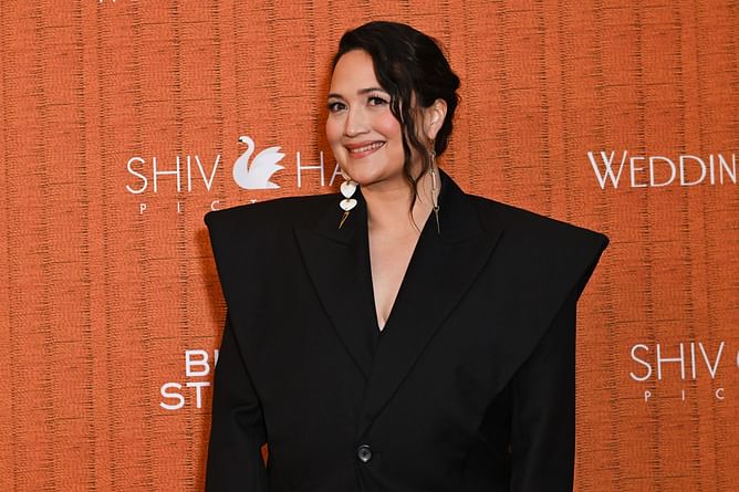 What did Lily Gladstone say about her sexual orientation? Maureen Callahan criticizes actress's identity, claiming it has to be "one or the other"