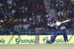 3 ऑस्ट्रेलियाई बल्लेबाज जिन्होंने IPL के एक सीजन में जड़े हैं सबसे ज्यादा छक्के, इस प्लेयर ने सभी को पछाड़ा