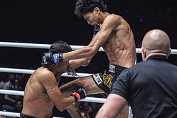 WATCH: Young phenom Nabil Anane goes headhunting in picture-perfect head kick of Superlek, exacts vengeful win in Japan