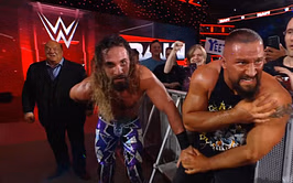 WWE legend returns to cost Seth Rollins a World Title win on RAW and proceeds to destroy his faction
