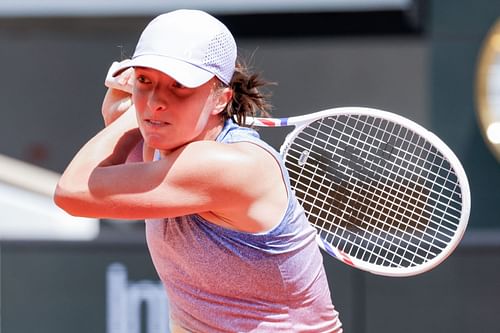 Iga Swiatek in action during her first-round match at the 2025 French Open (Source: Getty)