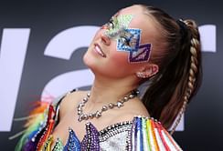 "She has no shame whatsoever" — Netizens react to JoJo Siwa cozying up to Chris Hughes in new photo from their Mexico trip