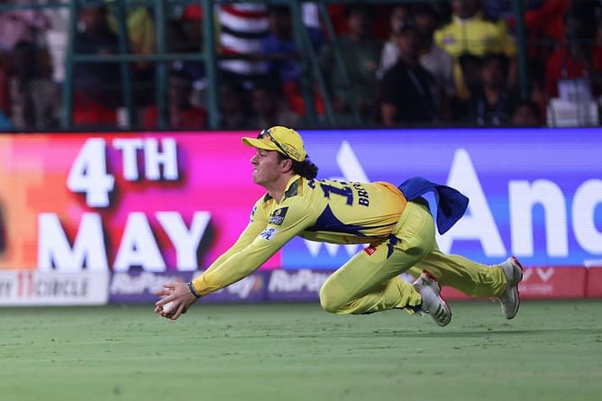 Dewald Brevis takes a brilliant diving catch to end Jacob Bethell’s 55-run knock in RCB vs CSK IPL 2025 match [Watch]