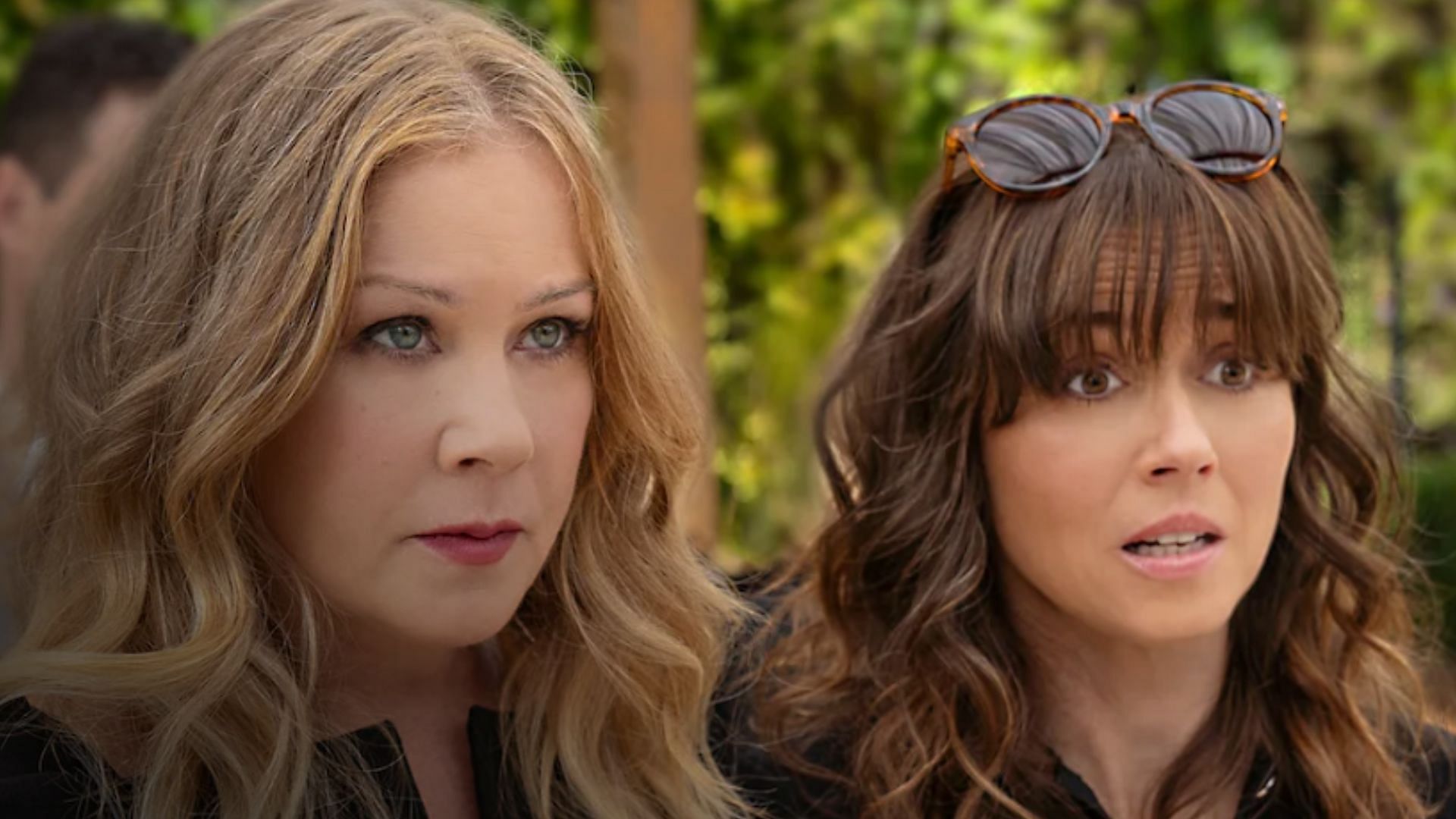 Christina Applegate and Linda Cardellini in Dead to Me (Image via Netflix)