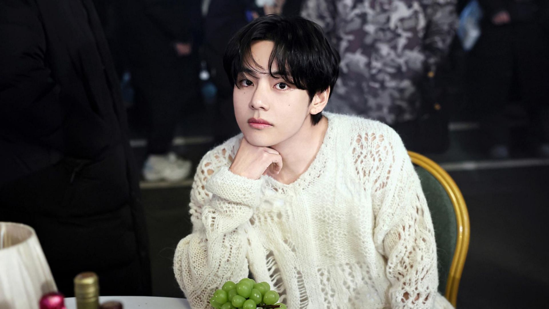 Taehyung becomes the soloist with most number of 400M streams+ songs (Image via Weverse)