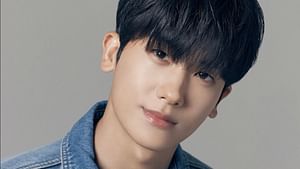 Park Hyung-sik sets up one-man agency with long-time manager after parting ways with P&Studio